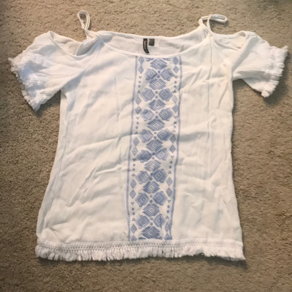 Cold shoulder summer top